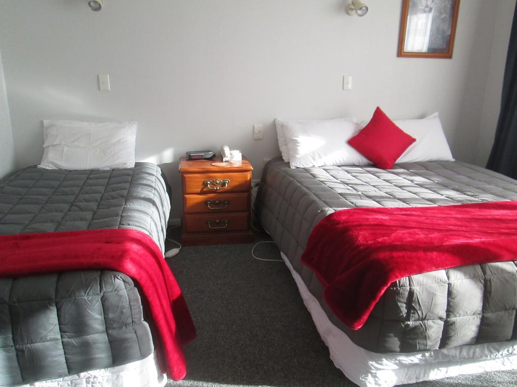 Awatea Park Motel Palmerston North Bagian luar foto